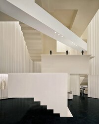 Staircase-Centric Flagship Stores Image 5