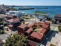 Harmonious Courtyard-Centric Holiday Homes Image 3