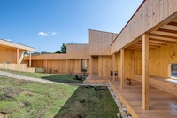 Harmonious Courtyard-Centric Holiday Homes Image 4