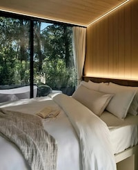 Reflective Minimal Glamping Homes Image 3