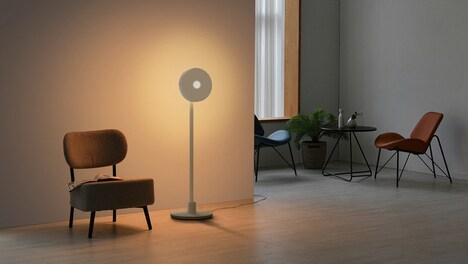 Versatile Multifunctional Pole Projectors