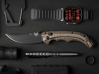 Streamlined Pocketable Knives Image 2