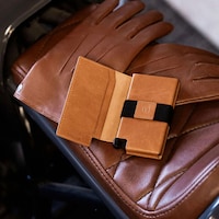 Ultra-Slim Connected Wallets Image 2