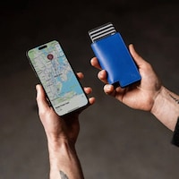 Ultra-Slim Connected Wallets Image 4