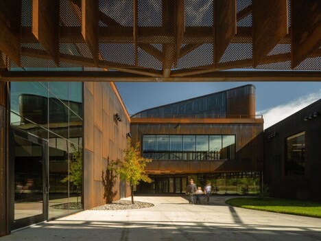 Community-Harnessing Workplaces
