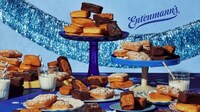 Modernized Mini Cake Snacks Image 2
