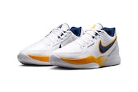 Athlete-Honoring Basketball Sneakers Image 3