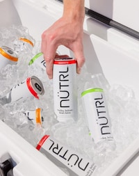 Refreshing Alcoholic Seltzer Flavors Image 3