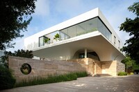 Modern Sculptural Garden Homes Image 3