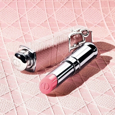 Luxurious Nude Lipstick Lines