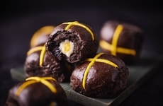 Chocolate Yolk Easter Buns