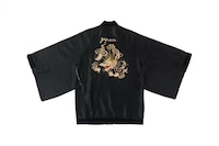 Juxtaposing Japanese Kimonos Image 3