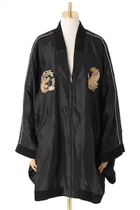 Juxtaposing Japanese Kimonos Image 4