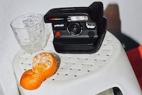 Flippable Retro-Style Instant Cameras Image 3