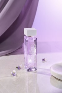 Refreshing Tea-Infused Fragrances Image 3