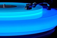 Illusory Floating Turntables Image 2