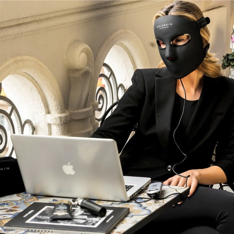 AI-Powered LED Masks