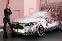 Rapper-Approved Molten Chrome Sedans Image 1