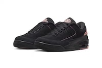 Sleek Contrasting Sneaker Colorways Image 4