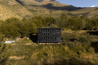 Bee-Watching Wooden Cabins