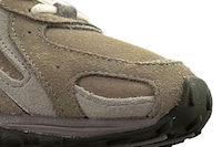 Indoor Soccer-Inspired Minimal Shoes Image 3