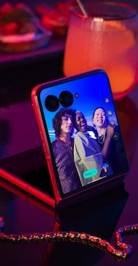Durable Folding Smartphone Models Image 2