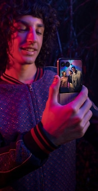 Durable Folding Smartphone Models Image 3