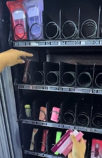 Makeup Vending Machines Image 3