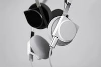 Retro Tech-Inspired Headphones Image 2