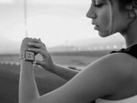 Monochromatic AI-Packed Smartwatches Image 4