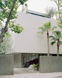 Brutalist Suburban Family Houses Image 3