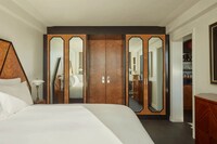 Nautical Themed Hotel Suites Image 4