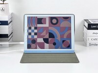 Low-Power Full-Color External Monitors Image 2