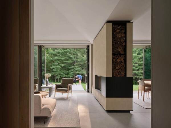Dramatic Roof-Topped Ontario Homes