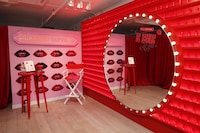 Saloon-Style Beauty Pop-Ups Image 1