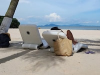 Ergonomic Inflatable Lounge Chairs Image 2