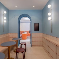 Vibrant Multifunctional Nail Salons Image 3