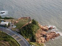 Cave-Style Coastal Viewpoints Image 2