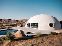 Dome-Like Futuristic Desert Homes
