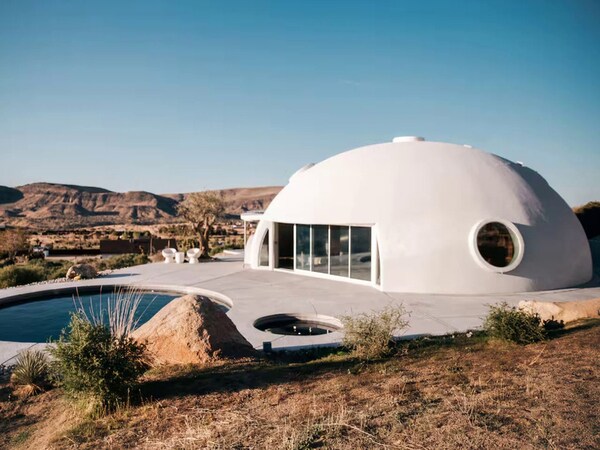 Dome-Like Futuristic Desert Homes