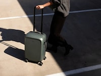 Minimalist Repairable Suitcases Image 3