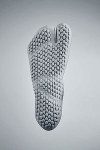 Split-Toe Barefoot Sandals Image 1