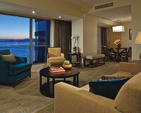 Stunning Waterfront Hotels Image 7