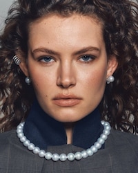 Stunningly Minimalist Jewelry Capsules Image 3