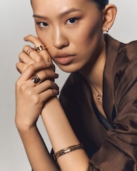 Stunningly Minimalist Jewelry Capsules Image 4