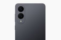 Ultra-Slim Titanium Smartphones Image 3