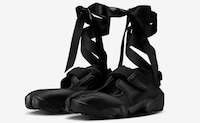 Ballet-Inspired Split-Toe Footwear Image 2