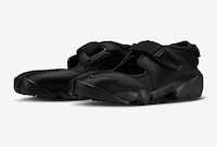 Ballet-Inspired Split-Toe Footwear Image 3