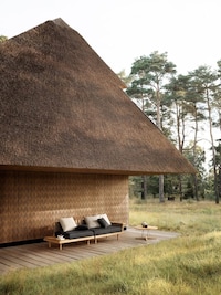 Kite-Inspired Outdoor Furniture Image 2