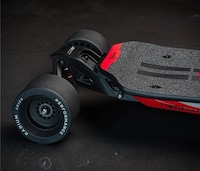 Racing-Ready Electric Skateboards Image 2